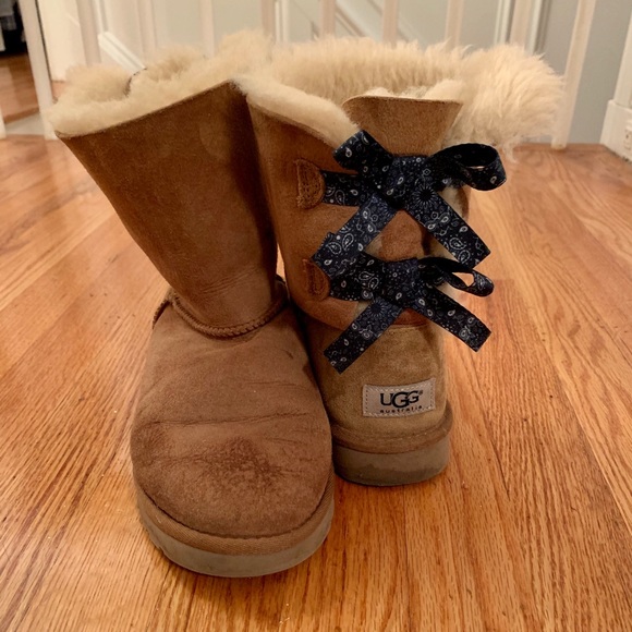 UGG Other - Ugg boots, size 5 (Big Girls)